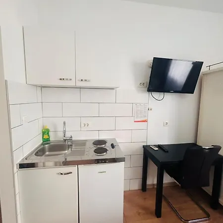 아파트 In The Center Of