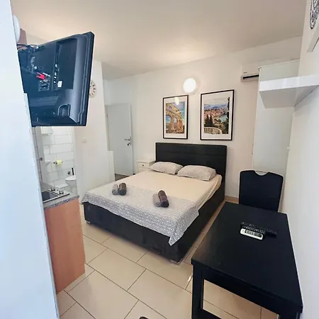 Daire In The Center Of *